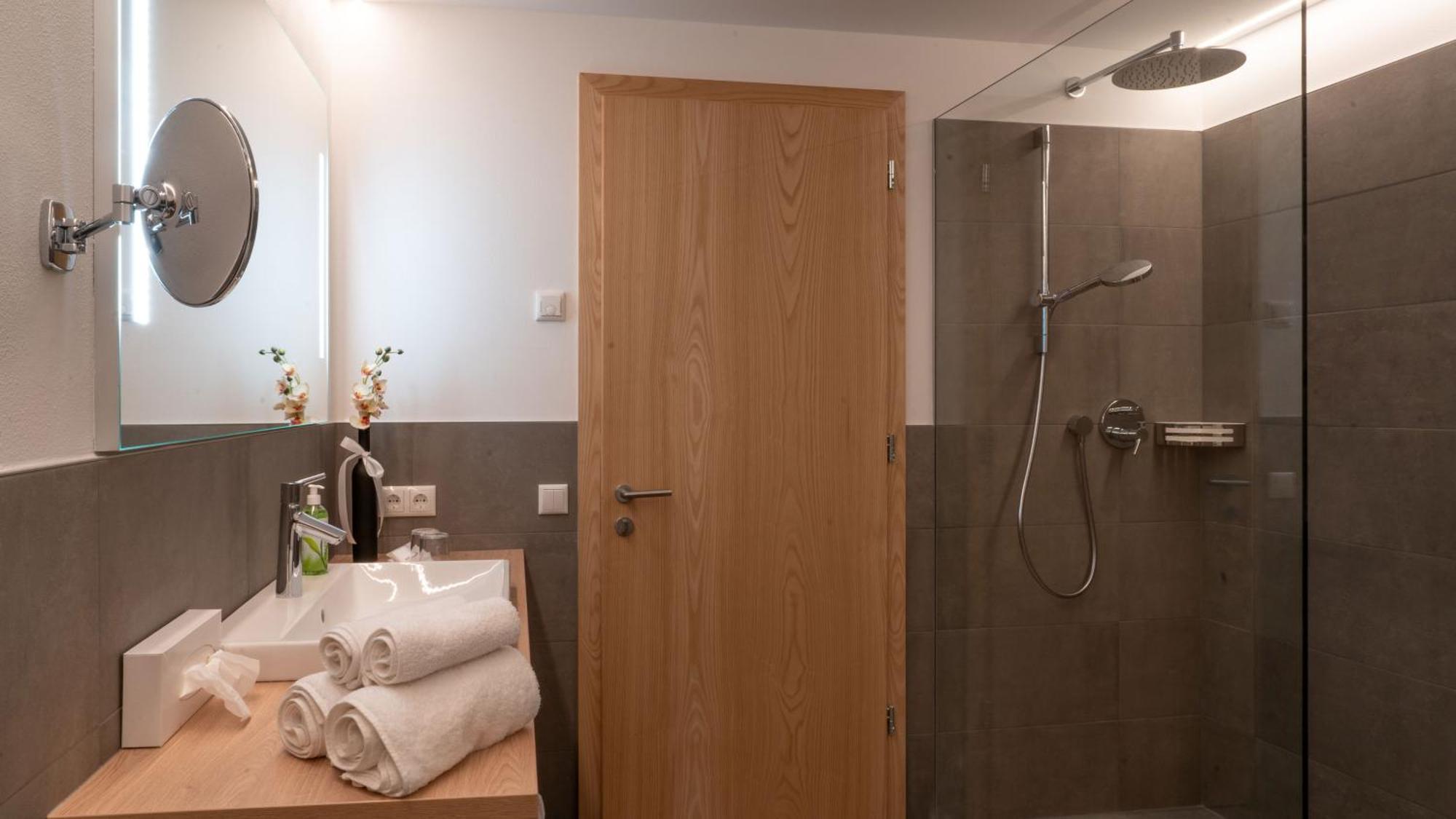 Dornsberg Panoramic Apartments 첸나 외부 사진